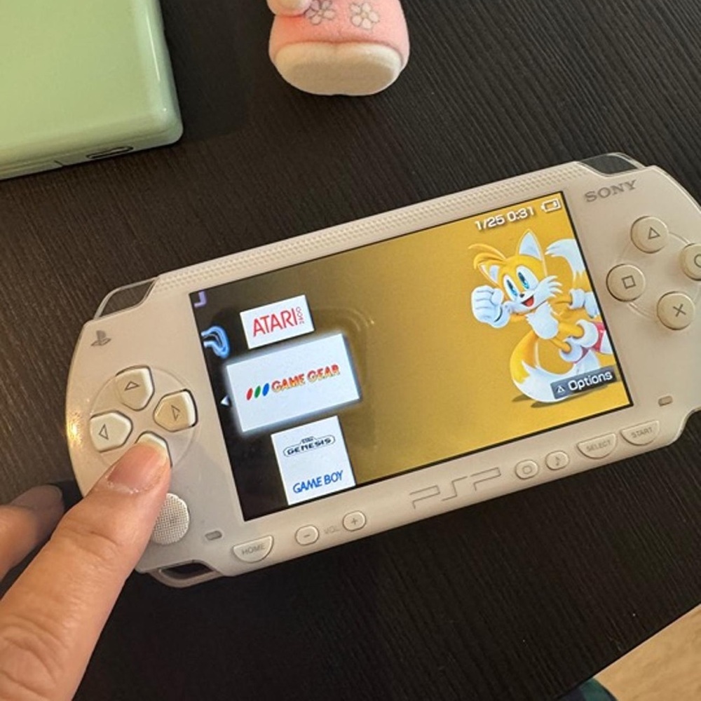 PSP 1000 - Picture 2 of 4